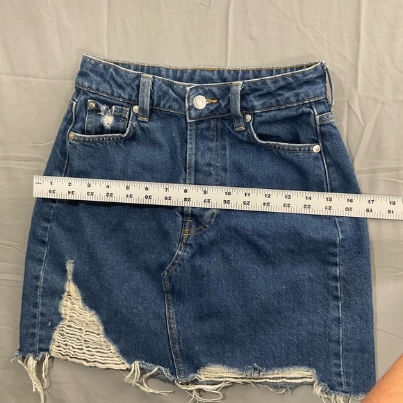 H&M Mini Skirt Womens 2 Distressed Button Fly Blue Denim Raw Hem‎ Retro Grunge - Picture 7 of 12